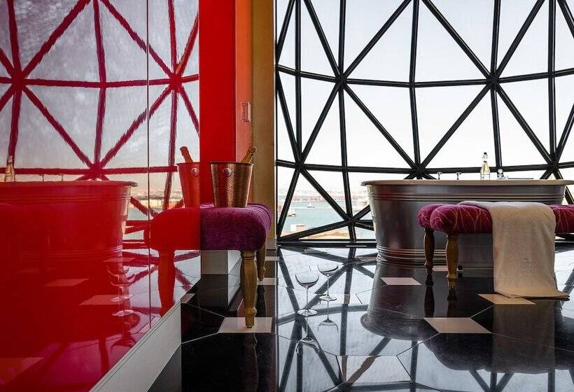 スイート（家族用）, The Silo