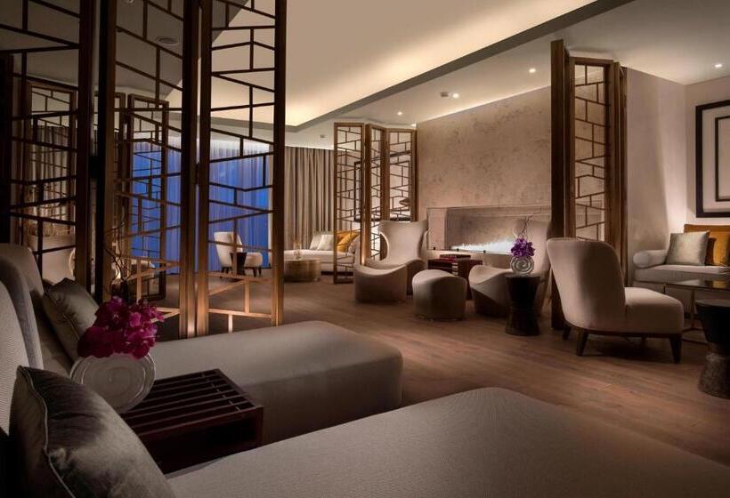 Pokój Deluxe z Balkonem, The St. Regis Astana