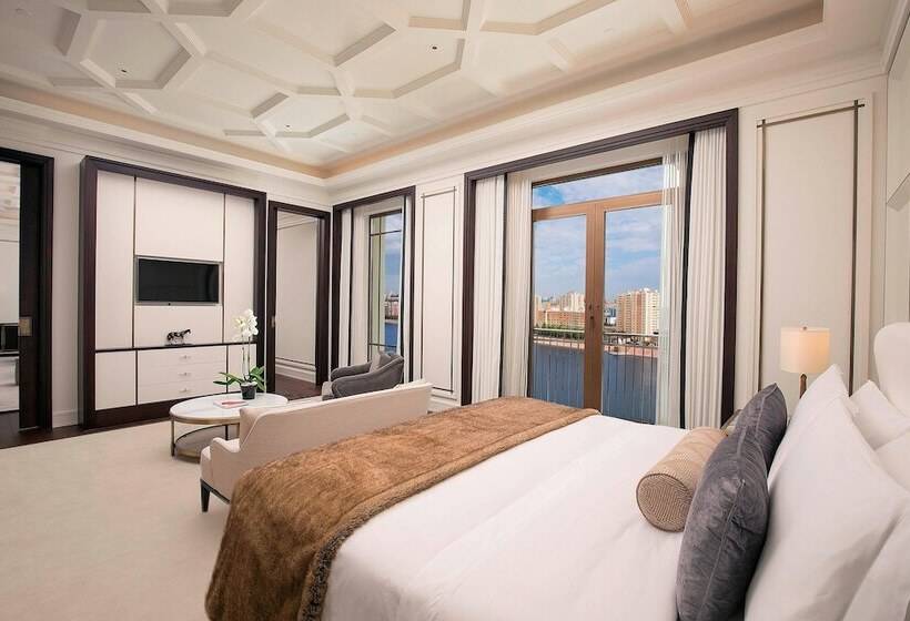 سوئیت با چشم‌انداز رودخانه, The St. Regis Astana