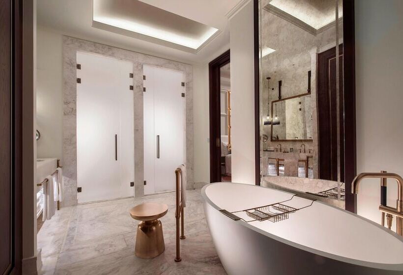 Deluxe room with river view, The St. Regis Astana