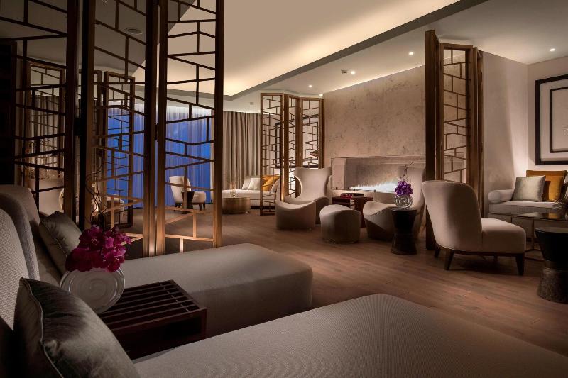 سوئیت با چشم‌انداز رودخانه, The St. Regis Astana