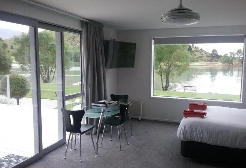 شقة غرفتين, Cromwell Escape