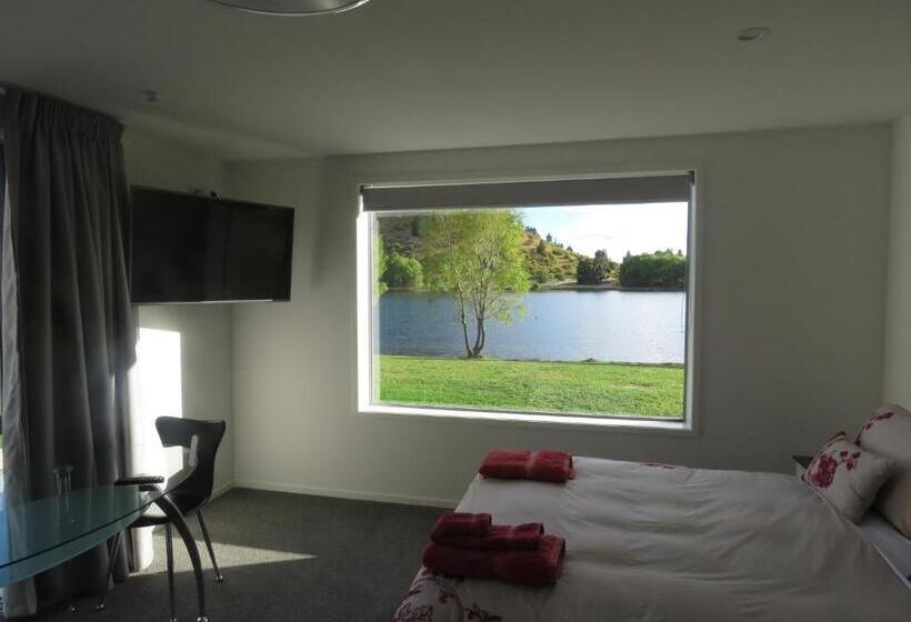 شقة غرفتين, Cromwell Escape