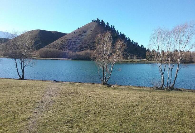 منزل غرفتين نوم, Cromwell Escape