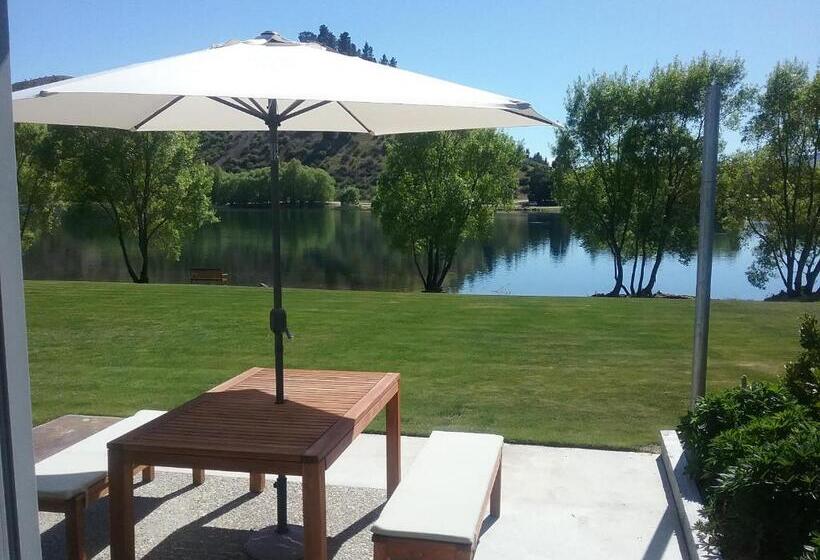 منزل غرفتين نوم, Cromwell Escape