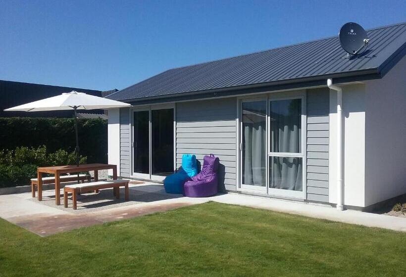 منزل غرفتين نوم, Cromwell Escape