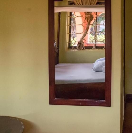 اتاق اکونومی, Sydney Hotel Kampala