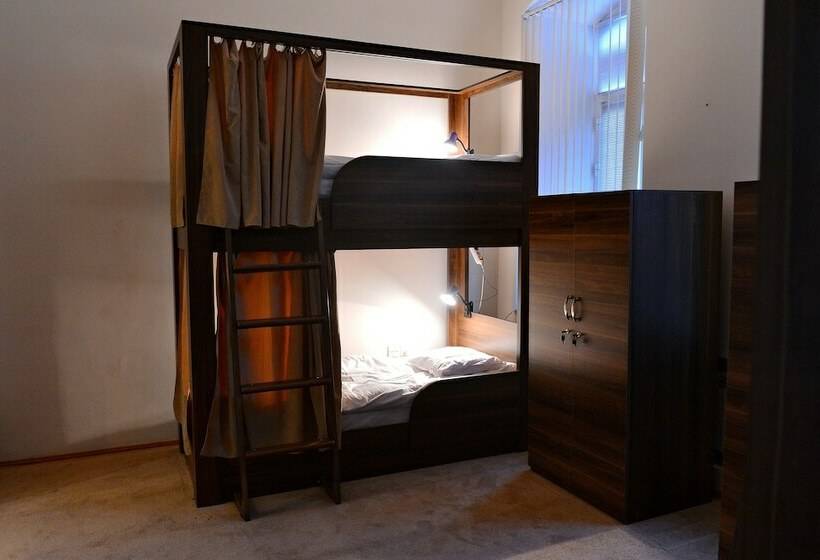 اتاق خانوادگی با سرویس بهداشتی مشترک, Baku Home Hostel