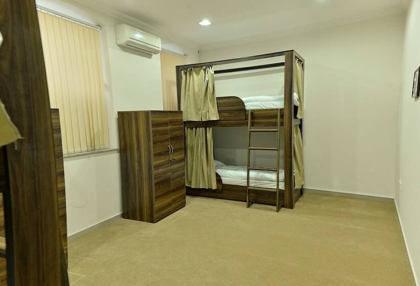 اتاق خانوادگی با سرویس بهداشتی مشترک, Baku Home Hostel