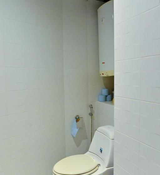 اتاق استاندارد چهارنفره با سرویس بهداشتی مشترک, Baku Home Hostel