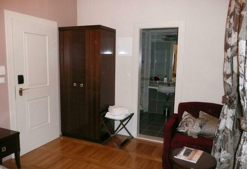 Quarto deluxe, Palace Augubio