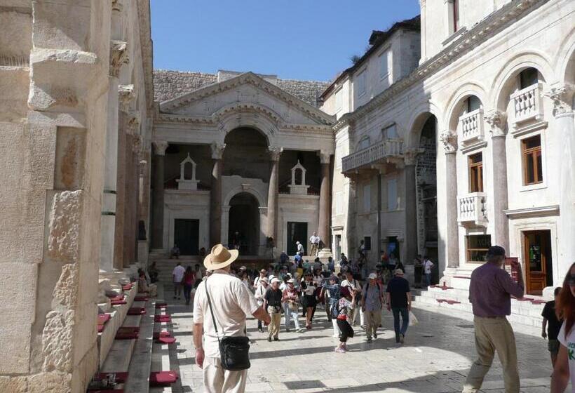 Quarto Superior, Palace Augubio