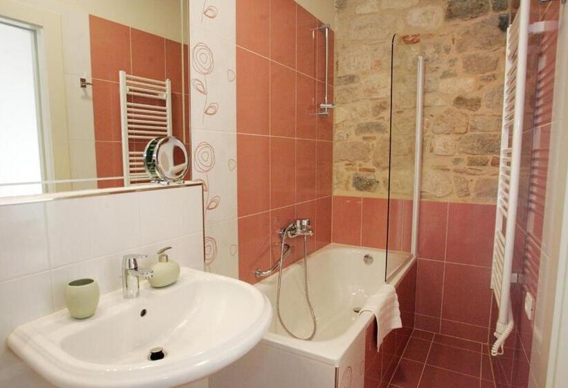 Quarto standard, Palace Augubio