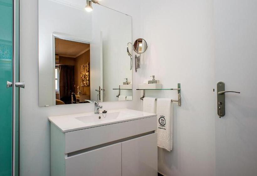 Deluxe Suite King Bed, Ph Downtown Suites