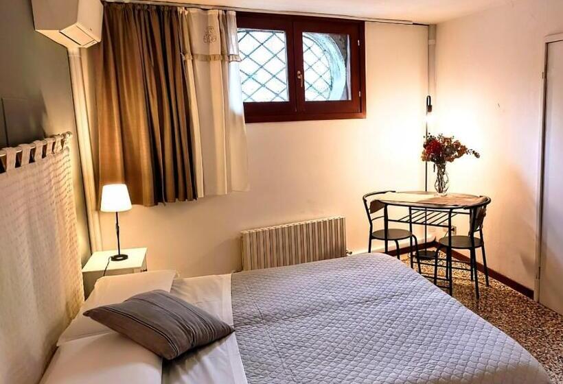 اتاق استاندارد, Venice And Venice Apartments   Private Rooms In Shared Apartment