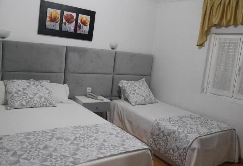 חדר סטנדרט לשלושה, Alojamento Local Santa Cruz