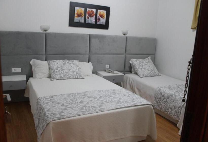 标准三人间, Alojamento Local Santa Cruz