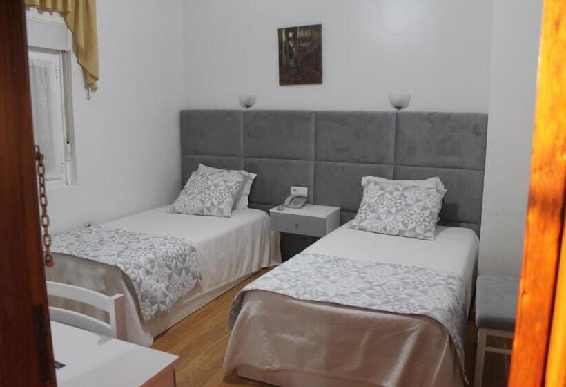 标准间, Alojamento Local Santa Cruz