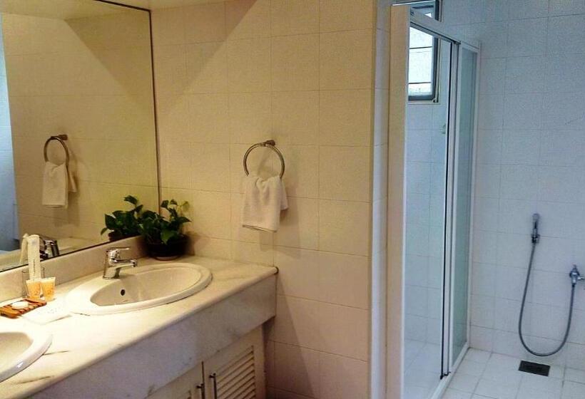 Quarto Deluxe, 5 Twenty @ Ampang Hilir