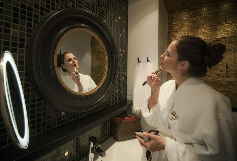 스위트, Aateli Hillside