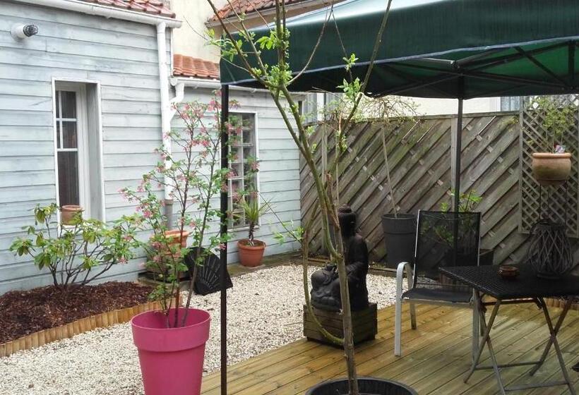 Люкс Вид на Сад, Itsara Suites & Spa