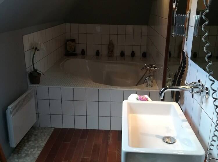 Люкс, Itsara Suites & Spa