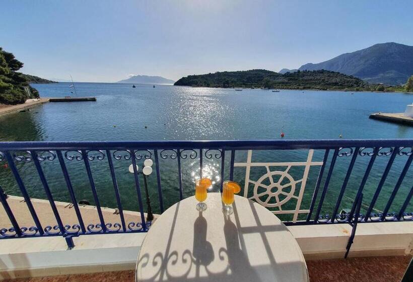 Triple Room Sea View, Mike