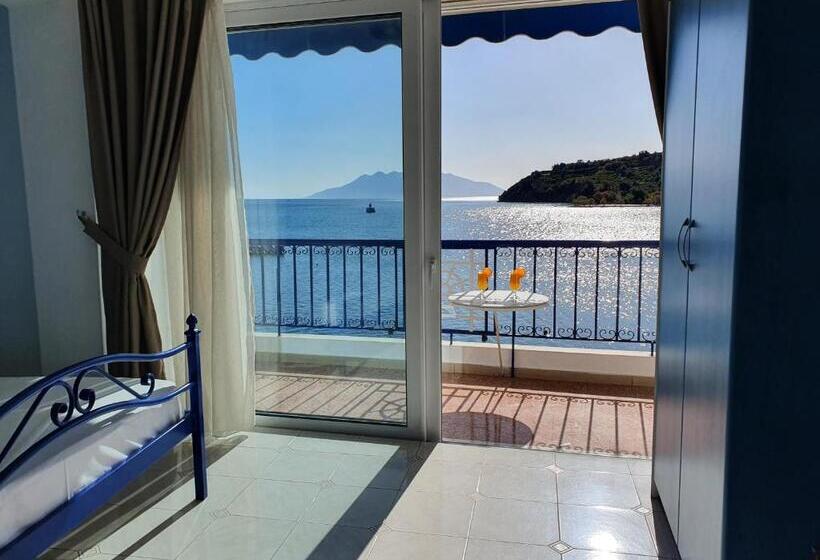 Triple Room Sea View, Mike