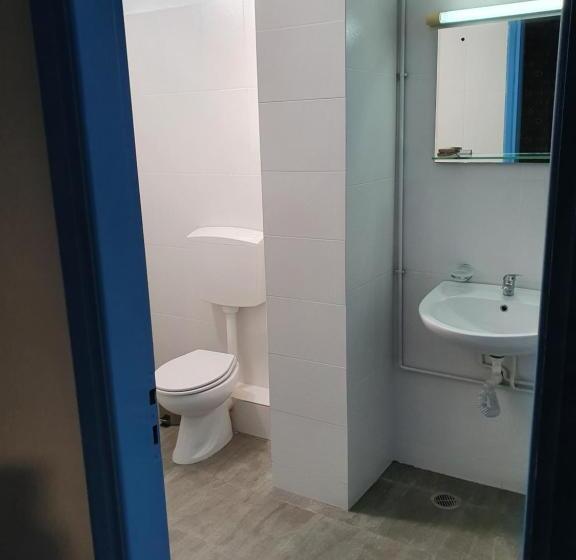 Четырехместный Номер Стандарт, Mike