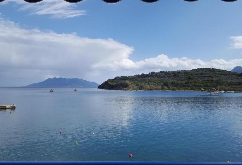 Четырехместный Номер Стандарт Вид на Море, Mike