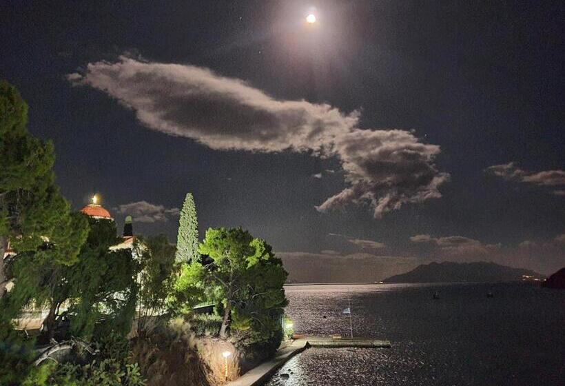 Четырехместный Номер Стандарт Вид на Море, Mike