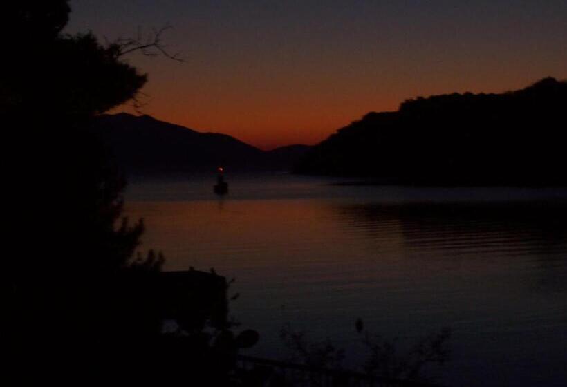 Апартаменты 1 Спальня Вид на Море, Mike