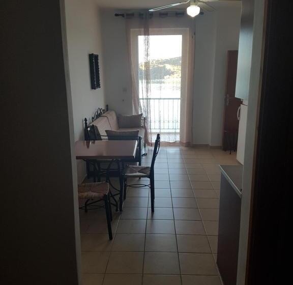 Апартаменты 1 Спальня Вид на Море, Mike