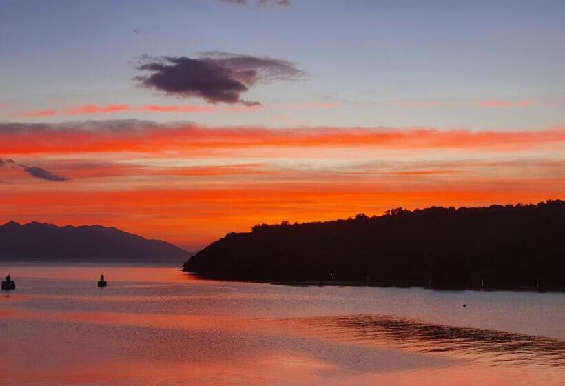 Апартаменты 1 Спальня Вид на Море, Mike