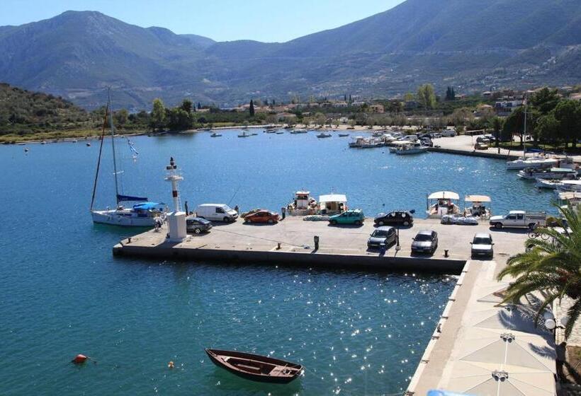 Номер Стандарт Вид на Море, Mike