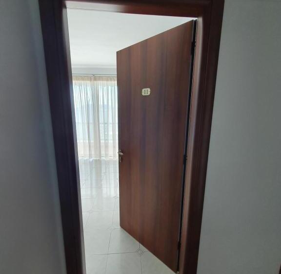 Triple Room Sea View, Mike