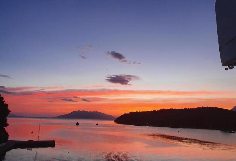 Апартаменты 1 Спальня Вид на Море, Mike