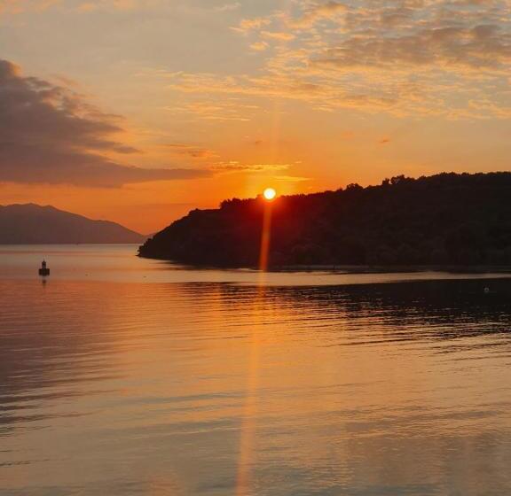 Апартаменты 1 Спальня Вид на Море, Mike