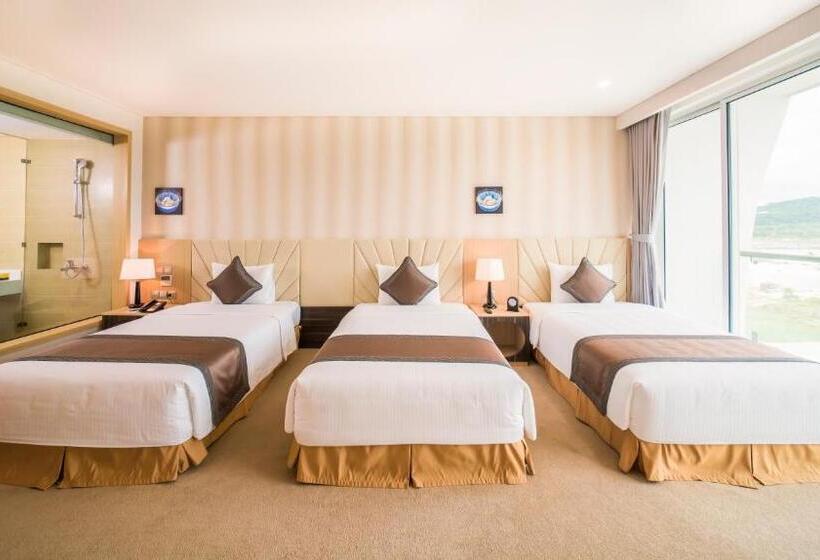 Camera Tripla Deluxe, Muong Thanh Luxury Phu Quoc