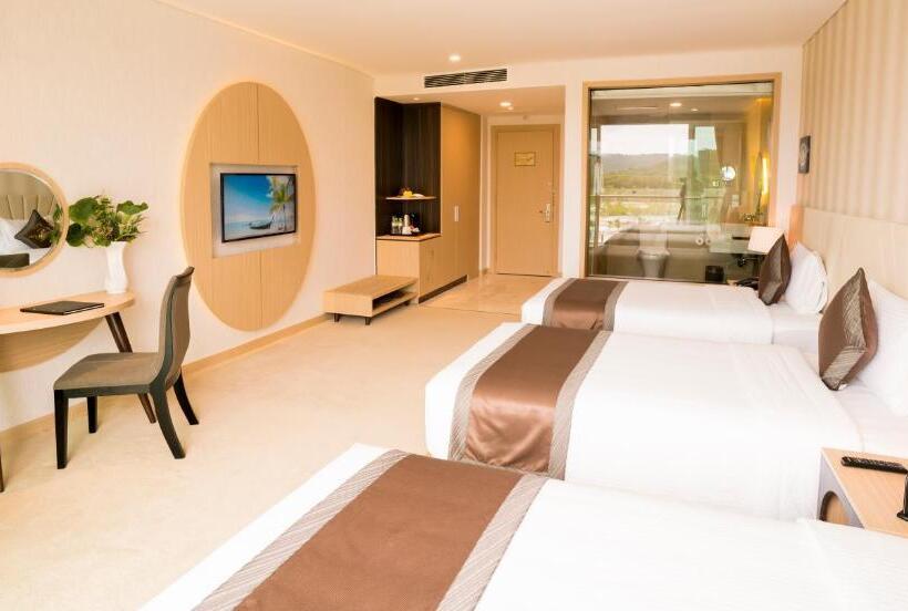 Camera Tripla Deluxe, Muong Thanh Luxury Phu Quoc