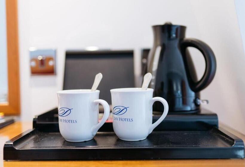 اتاق استاندارد, The Queens