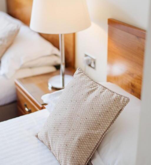 اتاق استاندارد, The Queens