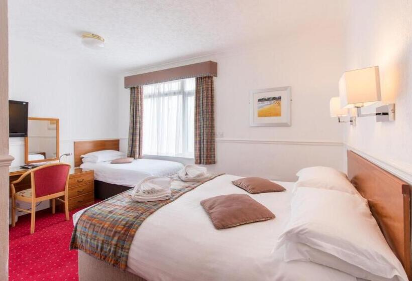 اتاق خانوادگی, The Queens