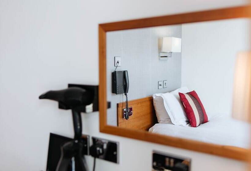 اتاق استاندارد, The Queens