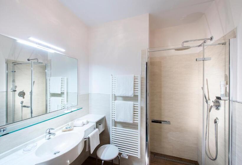 스탠다드 전망 룸, Tiffany