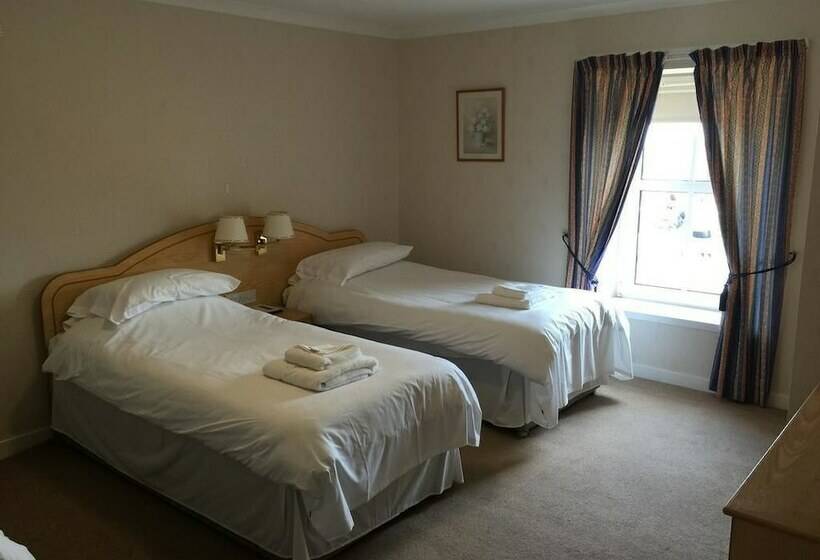 패밀리 룸, The Station