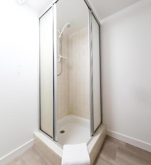 스탠다드 룸, The Station