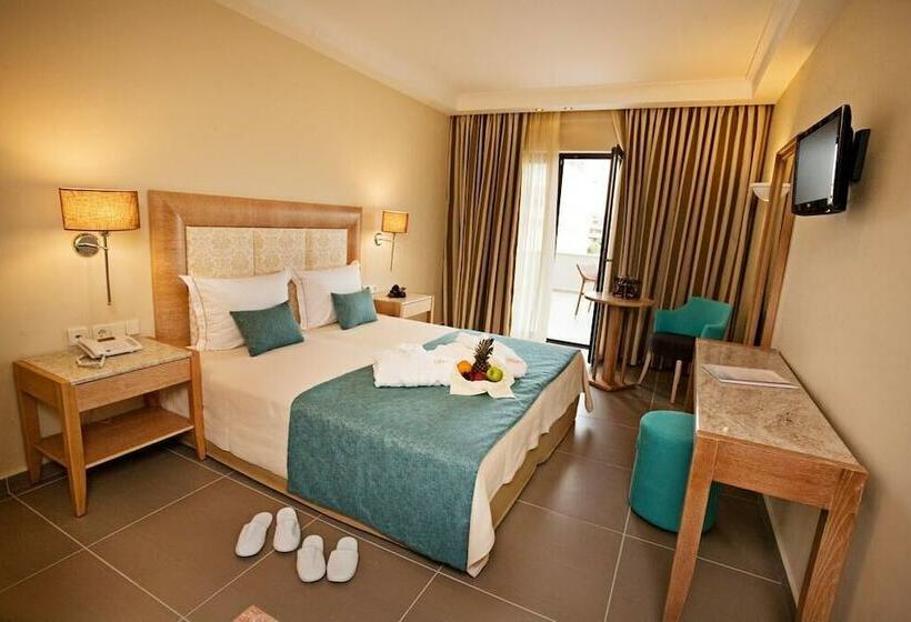 غرفة قياسية مطلّة علي حمام السباحة, Danai Hotel & Spa