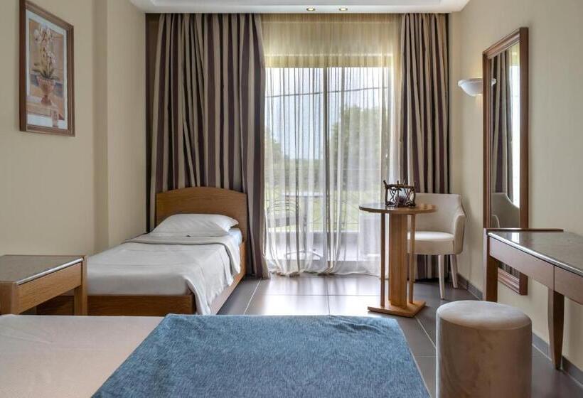 غرفة قياسية ثلاثية, Danai Hotel & Spa