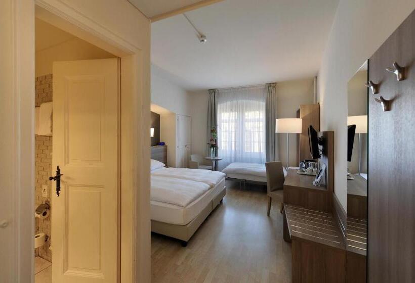 Номер Стандарт Трехместный, De La Rose